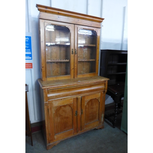 121 - A Victorian pine bookcase