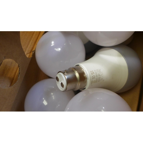 3098 - 3 Boxes of 6 light bulbs - various styles