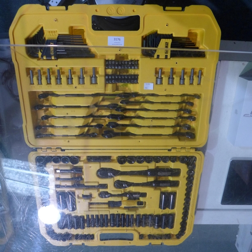 3176 - Dewalt Mechanics Set  (250 - 248)  * This Lot Is Subject To Vat