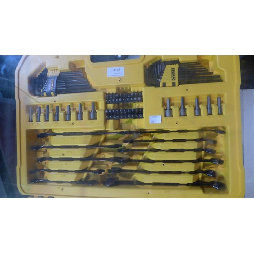 3176 - Dewalt Mechanics Set  (250 - 248)  * This Lot Is Subject To Vat