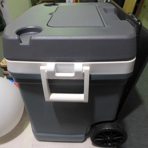 3402 - Igloo 62Qt Cooler Wheeled Cooler  (250A -568)  * This lot is subject to vat