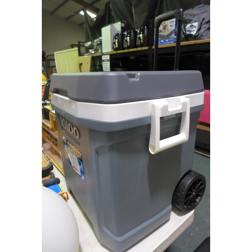 3402 - Igloo 62Qt Cooler Wheeled Cooler  (250A -568)  * This lot is subject to vat