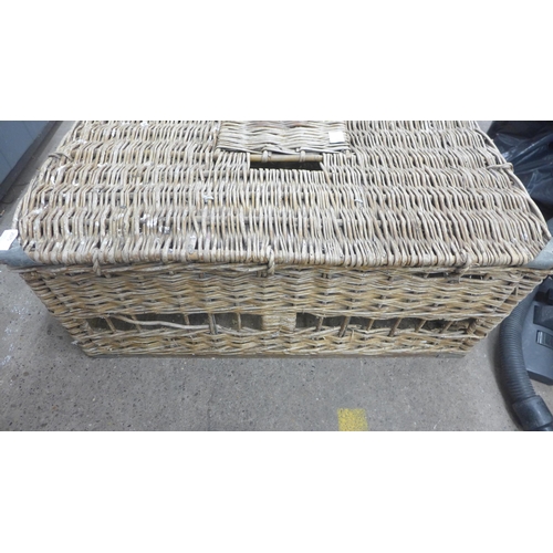 2075 - Approx 70cm x 40 x 30cm wicker pigeon basket