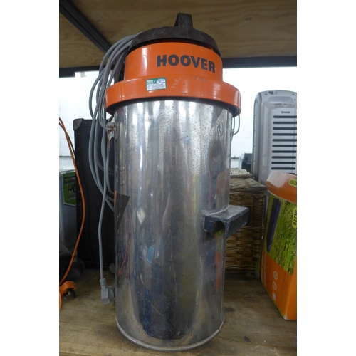 2104 - 2 Hoover industrial vacuums & a Viper industrial vacuum