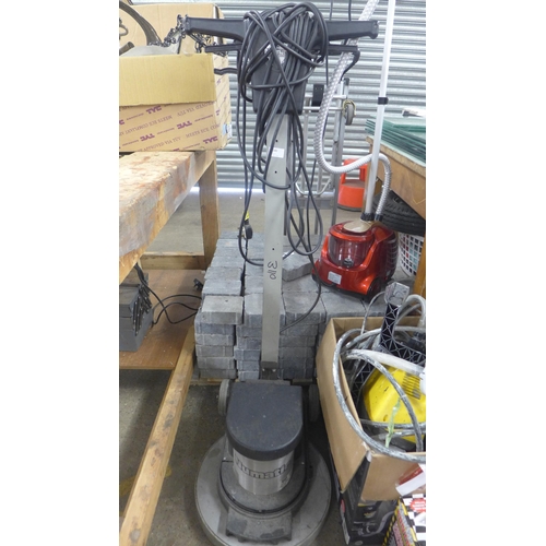 2140 - Floor polisher and VAC King vacuum cleaner *This item is subject to VAT - sold as scrap