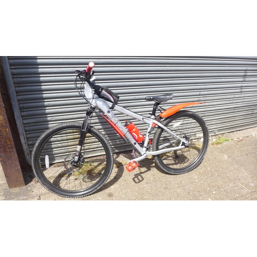 2178 - Specialised Rockhopper 27 speed mountain bike