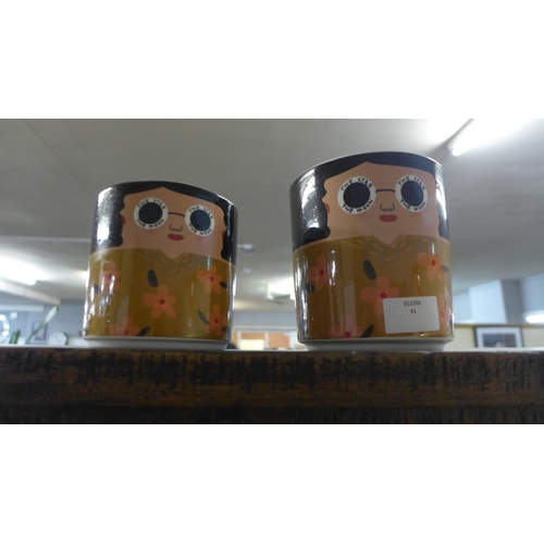 1410 - A set of two ceramic people pots (MCP2404)   #