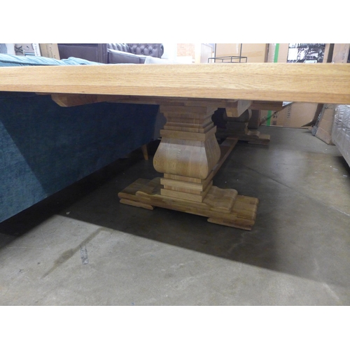 1501 - A Windermere oak monastery extending dining table