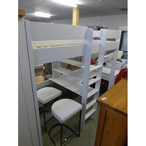 1811 - A Stompa white painted cabin bed