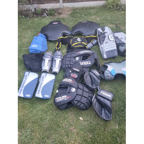 2158 - Selection of ice hockey and karate/martial arts protection equipment, body pads, Body Gear leg prote... 