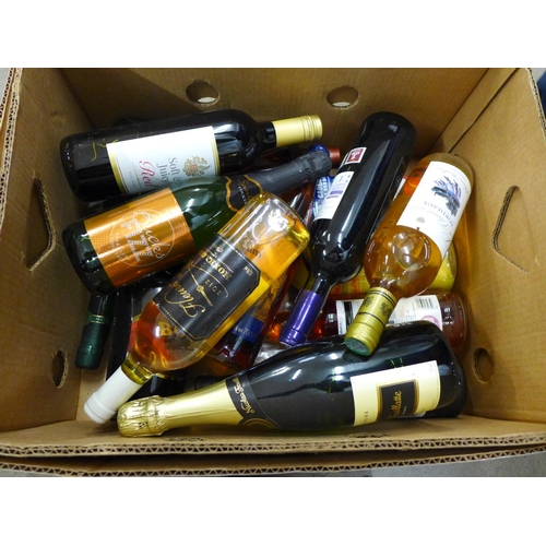 1137 - A box of mixed wines and spirits **PLEASE NOTE THIS LOT IS NOT ELIGIBLE FOR POSTING AND PACKING**