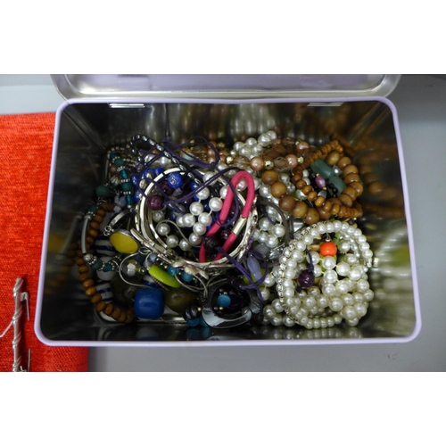 666 - Eleven costume brooches and a tin of costume jewellery