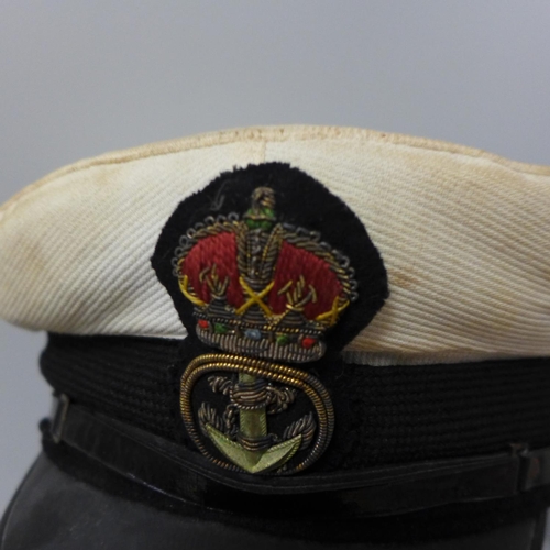 707 - A sailor's peaked cap, buttons and uniform cloth badges