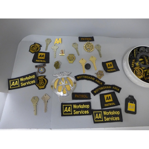 708 - A collection of AA patrol cloth and metal badges and keys