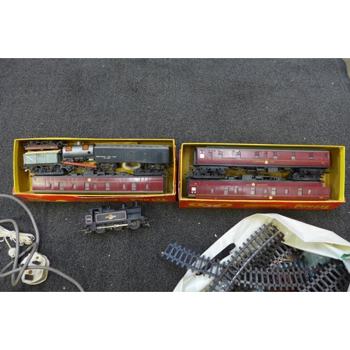 710 - A collection of Tri-ang model rail including locomotives, track and wagons