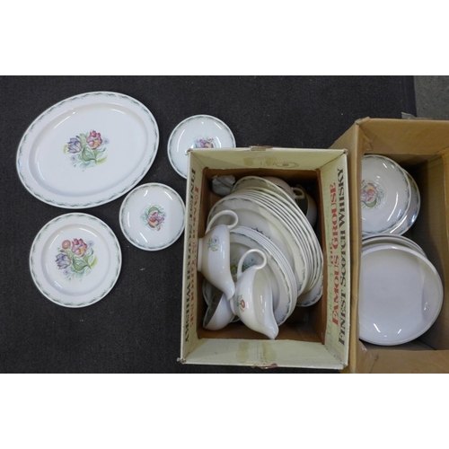 714 - A Susie Cooper Crown Works dinner service