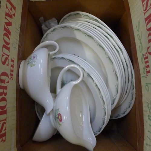 714 - A Susie Cooper Crown Works dinner service