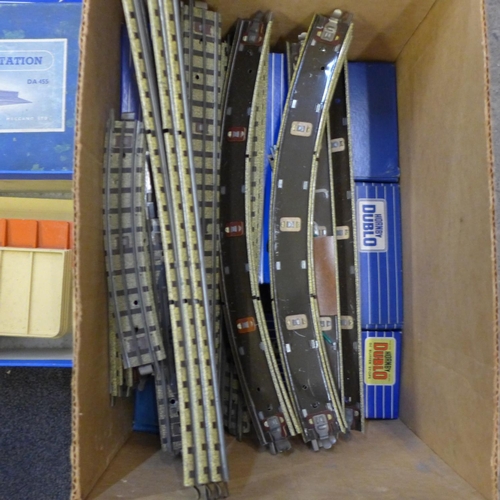 718 - Hornby Dublo 00 gauge track, coaches, wagons and other accessories including D22 corridor coach, hor... 