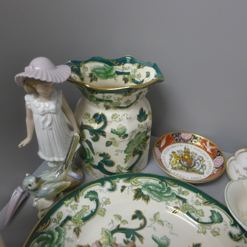 729 - Decorative china and a glass bowl, including a Toby jug, a Mason's Chartreuse jug and plate, two Roy... 