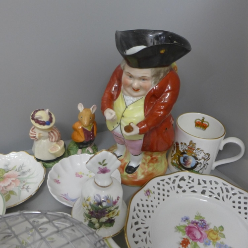 729 - Decorative china and a glass bowl, including a Toby jug, a Mason's Chartreuse jug and plate, two Roy... 