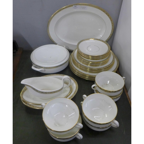 762 - A Wedgwood Marina soup set, with tureen, six soup bowls and saucers, plus dinner, tea and side plate... 