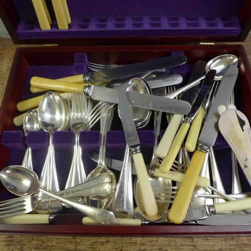 793 - A collection of flatware