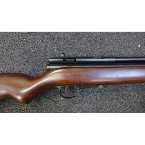 799 - A SMK mode XS78 CO2, .22 5.5mm air rifle, with pellets