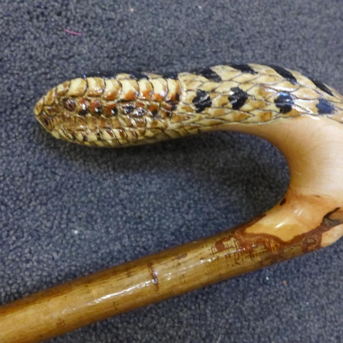 800a - A snake's head walking cane with maker's stamp - CW