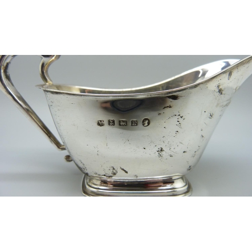 819 - A silver Art Deco sauce boat, Birmingham 1934, 148g