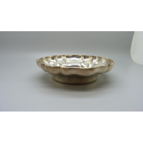 825 - A silver dish, Birmingham 1963, 180g, 15cm