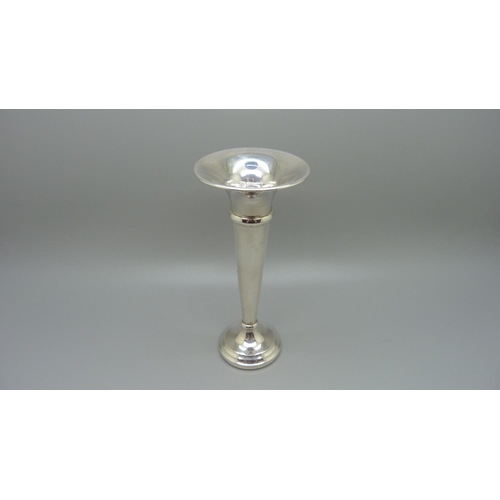 827 - A silver posy vase, 14.5cm