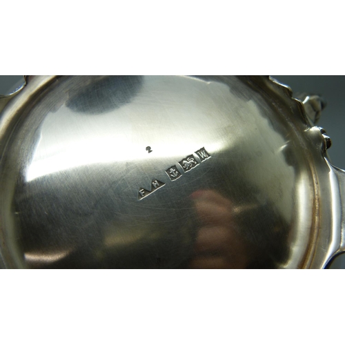 828 - A silver coffee pot, Birmingham 1971, 927g