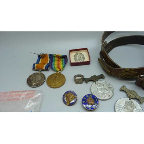 875 - A pair of WWI medals to 38862 1.A.M. J E Kingsmill R.A.F., dog tags and enamel and other badges, inc... 