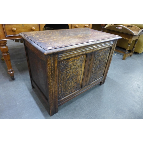 101 - A small 17th Century style carved oak coffer