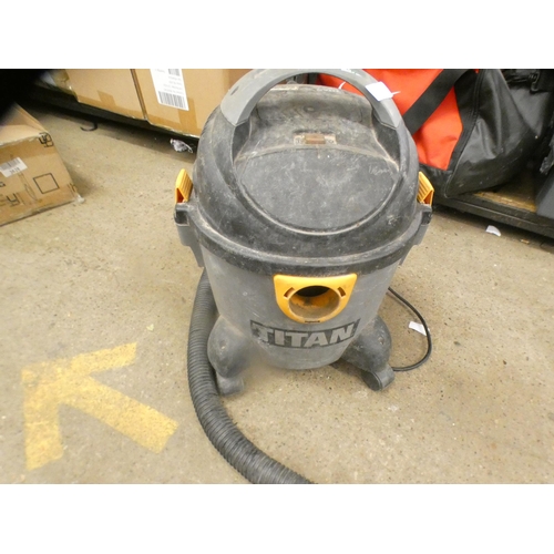 2127 - Titan  wet and dry site vacuum cleaner TTB350vac