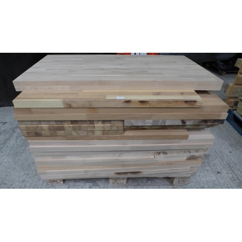 3169 - A Selection Of Solid Oak Off Cuts (various sizes/Cuts)  * This lot is subject to vat