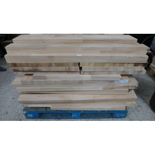 3170 - A Selection Of Solid Oak Off Cuts (various sizes/Cuts)   * This lot is subject to vat