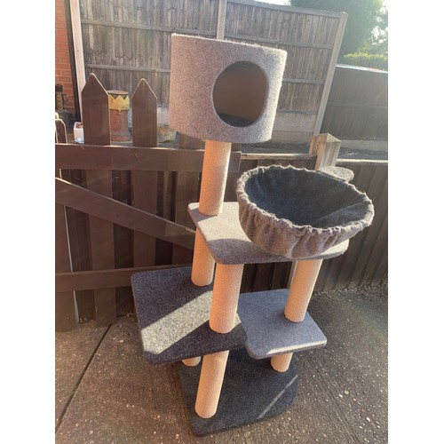 2076 - Cat tree from Brookfields Garden Centre. Can be dismantled for transport.