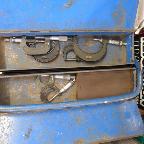 2010 - Two blue cantilever tool chests - one with approx. 100 spanners and ring spanners, one with a number... 