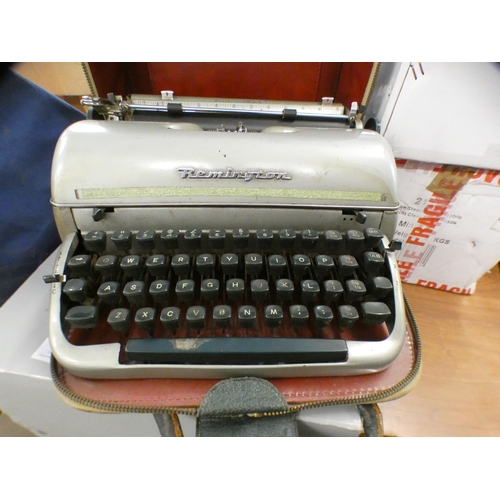 2135 - Vintage Remington typewriter in case - a/f