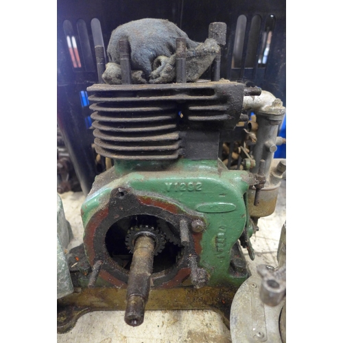 2086 - Petrol engine job lot: W.T. Teagle engine Tecalemit air-compressor pump, plus Villiers engine and pa... 