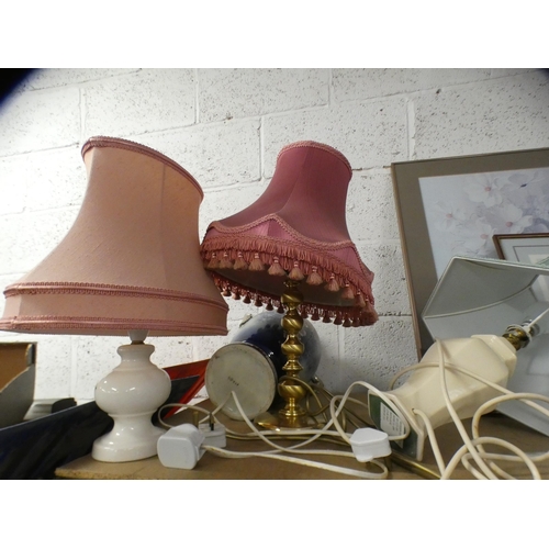 2154 - 4 Table lamps/bedside lamps with shades (inc. one pair) plus a 1970's 18