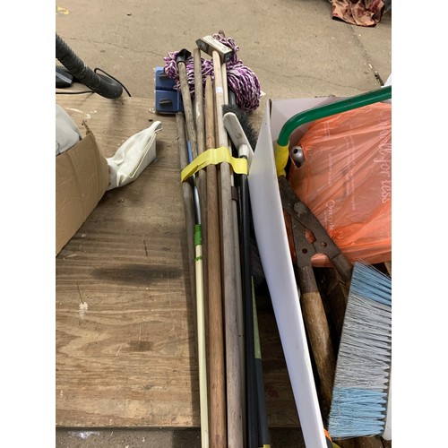 2121 - Bundle of garden tools & cleaning equipment