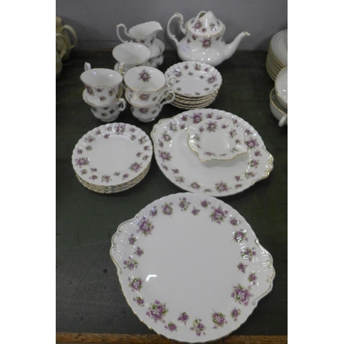 766 - A Royal Albert Sweet Violets tea set, teapot lid a/f