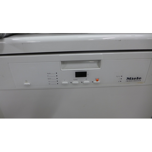 2271 - Miele Immer Besser dishwasher