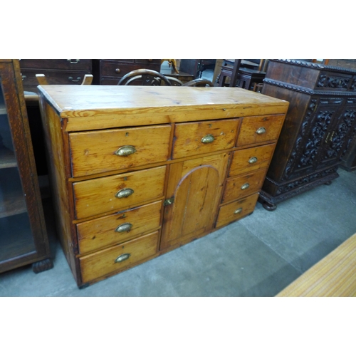 91 - A Victorian pine dresser