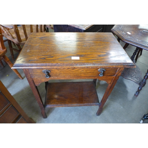 122 - A small Arts and Crafts oak single drawer side table