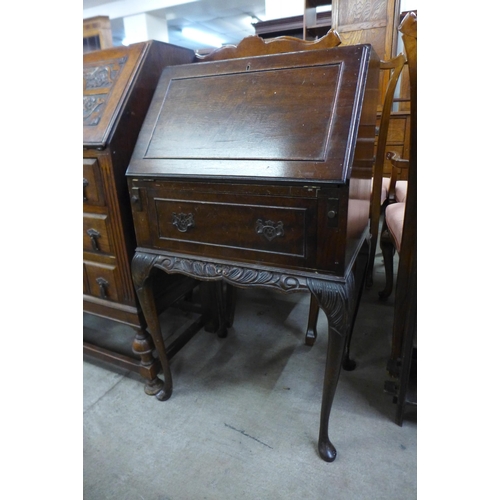 150 - A mahogany bureau de dame