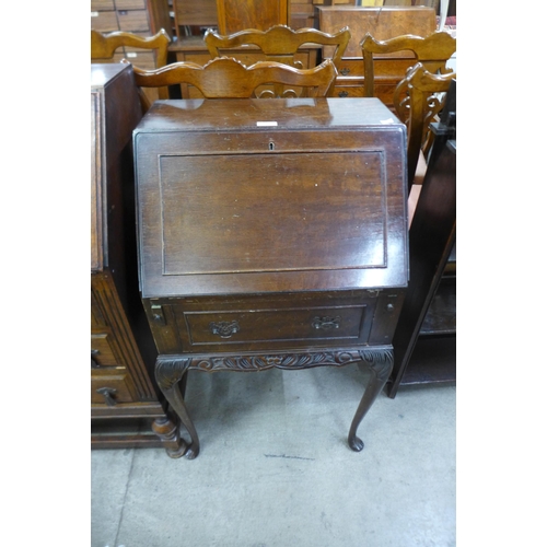 150 - A mahogany bureau de dame