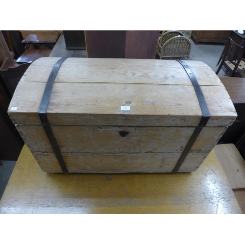 216 - A pine dome top trunk